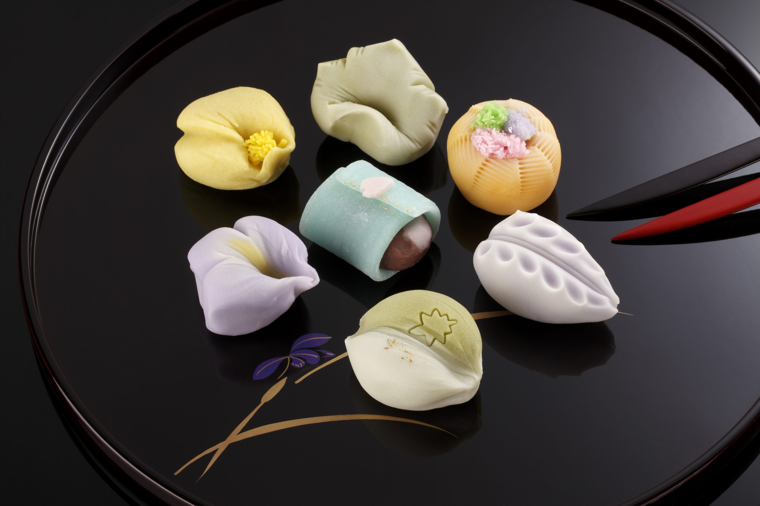 Seasonal wagashi, shaped as flowers and chestnuts, on a black lacquer tray