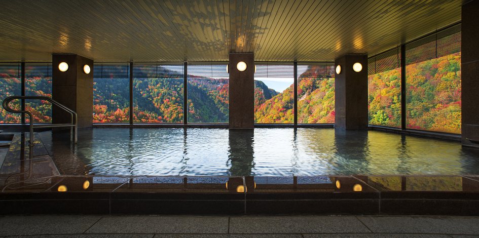 An indoor onsen before a long run of windows onto the gorge at Sounkyo Choyotei